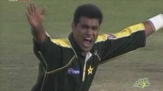 Waqar Younis demolishing Aussies