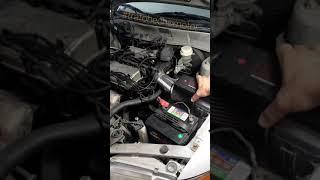 Batería descargada. Encender auto utilizando Arrancador de Baterías para auto. Jump Starter. #shorts
