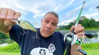 Fishing for GIANT Bass in the summer HEAT!!!