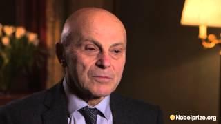 Eugene Fama explains his work to young students