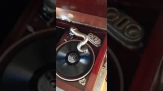 Gramophone The Vokal playing Little Richard " rip it up "