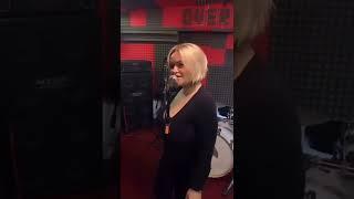 Olyria Roy Singing Russian Song