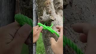 This knot is very easy to use but very difficult to open!