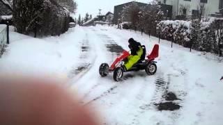 Berg GoKart Drift im Winter