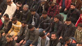 Iraqis Muslims break their fast at al Gailani Mosque in Baghdad