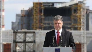 Порошенко: Россия создала угрозу повторения атомной катастрофы в Украине