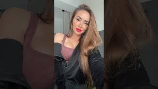 Have you seen my livestream today!? I'm live on Youtube every day, Monday to Friday!