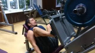 Богдан Гревцов жим 300 кг ноги 10 раз.
