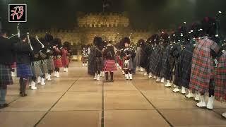 Play the bagpipes! March off massed pipes & drums live