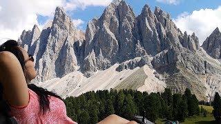 Туризм Італія. Geisleralm. Доломітові Альпи. Похід в гори. Активний відпочинок.