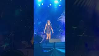 Hadise Sahnede Gözyaşlarını Tutamadı!