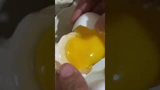 Cracking white eggs #youtubeshorts #yummy #fypシ