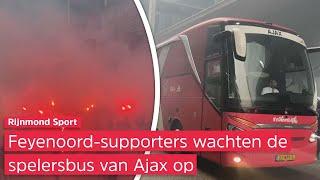 Zo kwam de spelersbus van Ajax aan voor De Klassieker tegen Feyenoord