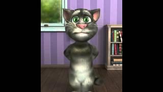 TalkingTom-В траве сидел кузнечик