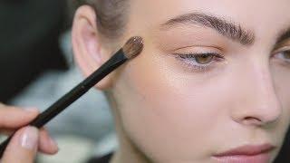 Recreate the Fall-Winter 2018/19 Ready-to-Wear Show Makeup Look at home – CHANEL Makeup Tutorials