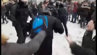 Столкновения протестующих и ОМОНа в Санкт-Петербурге - 31.01.2021