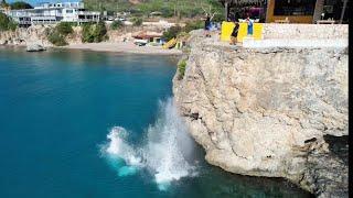 30’ Cliff Jumping in Curaçoa