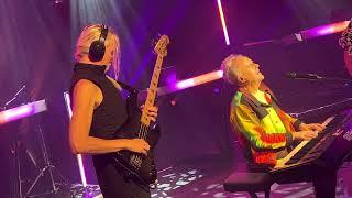 Howard Jones/Nick Beggs-Too Shy-Kajagoogoo Cover-Live In Hamburg November 14th 2022