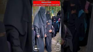 Masya Allah anak anak bercadar dari kecil. semoga dewasa jadi anak Sholeha 