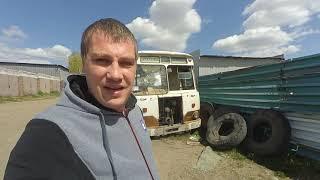 Нашёл и забрался в брошенный автобус ЛиАЗ. На таких раньше ездила вся страна
