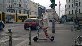 Sophie LOUBET - Scooters and red heels in #berlin @ProteorFrance #prosthesisleg #synsys #amp