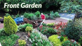 Touring the Front Garden – Fresh Mulch & Flower Power