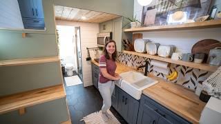 Solo Female in Well Designed Tiny Home - Standing Loft Bedroom