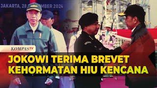 Momen Jokowi Terima Brevet Kehormatan Hiu Kencana, Disematkan oleh Panglima TNI