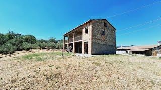 Country house with panoramic terrace and 1500 sqm land for sale in Roccaspinalveti, Abruzzo.