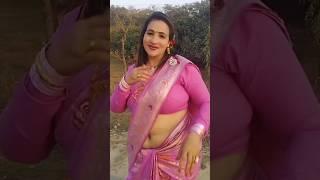 Very Pretty Aunty Tiktok Dance #beautifulgirl #sareelovers #hotsareestatus #navel #kiss #navelbeauty