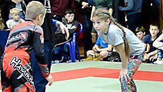 Девочка против мальчика - борьба и миксфайт  (MMA girl against boy grappling and mixfight)