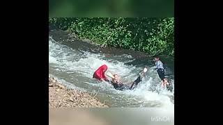 perawan mandi di sungai