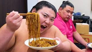 Sumo Wrestlers Devour Power Meals! Sweet & Sour Pork, Eggs, Yakisoba & Oysters [Sumo Foods]