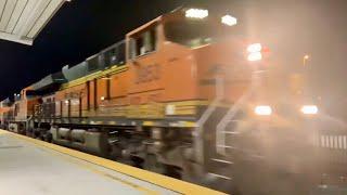 BNSF w/ ET44C4(T4) 3675, 3754, 3932, 3953; C44-9W 5424; ES44C4 7046; ES44DC 7469 Carlsbad Poinsettia