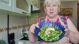 Быстро приготовила и работать в огород. Макароны по- флотски. Салат.