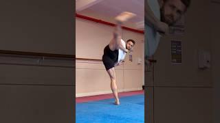 Stretching: Dynamic vs Static    #martialarts #karate #flexibility #mobility #stretching #kicks
