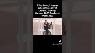 Riley Keough singing When Doves Cry at CHANEL's Spring-Summer 2025 Ready-to-Wear Show