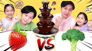 巧克力噴泉挑戰！好有趣~親子遊戲~Chocolate fountain Challenge！So Much Fun~