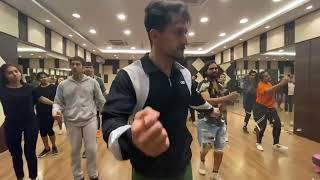 Ganesh master ji rehearsal time #teamtigershroff #bollywoodsongs #dance #dancecover #dancerlove