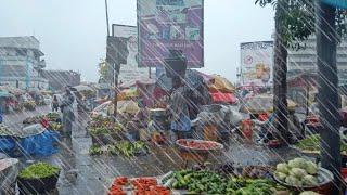 HEAVY RAIN DESTROY SHOPS IN GHANA MARKET, AFRICA