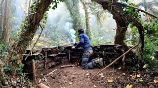 Bushcraft SURVIVAL Shelter; Building a Natural Dugout Under a Tree. Winter Camping in the Wilderness