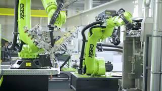 Large injection moulding machine producing automotive part | ENGEL duo 800