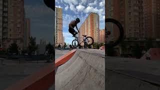 Сложный трюк на BMX