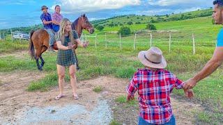 SOBRINHA DE PILILIU FOGE COM O VAQUEIRO NO CAVALO | PILILIU DA RESENHA