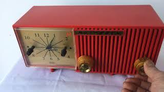 Cardinal Red 1956 Motorola 56CS3A Vacuum Tube AM Clock Retro Radio Rare Color!