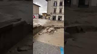inondazione piazza del mercato Sesto Fiorentino 