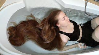 Long hair underwater  Shampooing (preview)