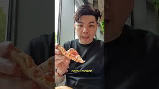 How to eat pizza the right way