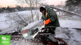 заготовка льда для строительства ледового городка