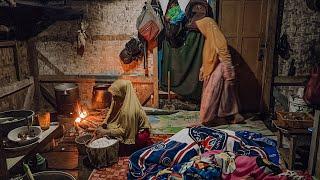 Tidur Dekat Tungku, Emak Masak Nasi. Suasana Di Dapur Yang Bikin Rindu Menjelang Lebaran Idul Adha